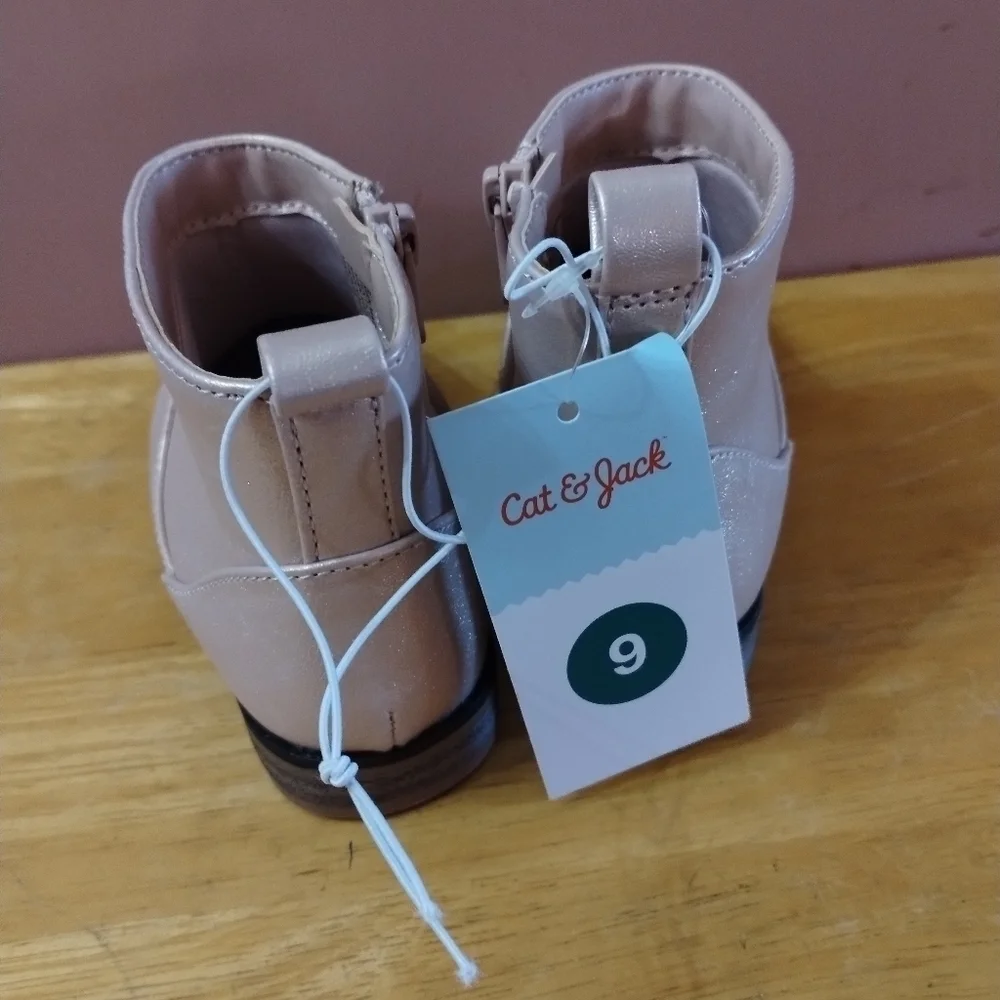 NWT Cat & Jack Girls size 9 Rose Gold/Onyx Zip up boots